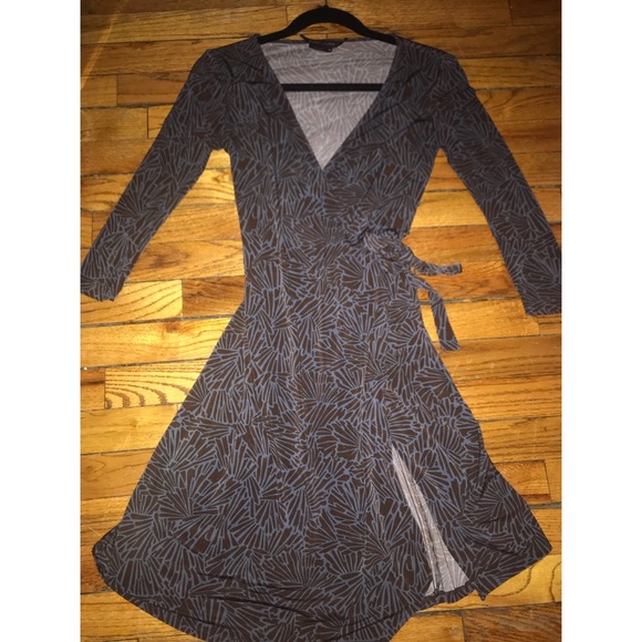 BCBGMaxAzria Dresses & Skirts - BCBG does it again with another stunner wrap dress